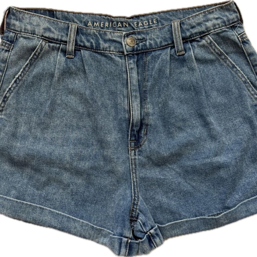 American Eagle High Waisted Mom Short Pleated Denim Shorts Cuffed Hem Size 8